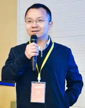 开云网页版登录入口创新论坛第一千三百九十讲：Floquet engineering symmetry-breaking and topological states under light irradiation