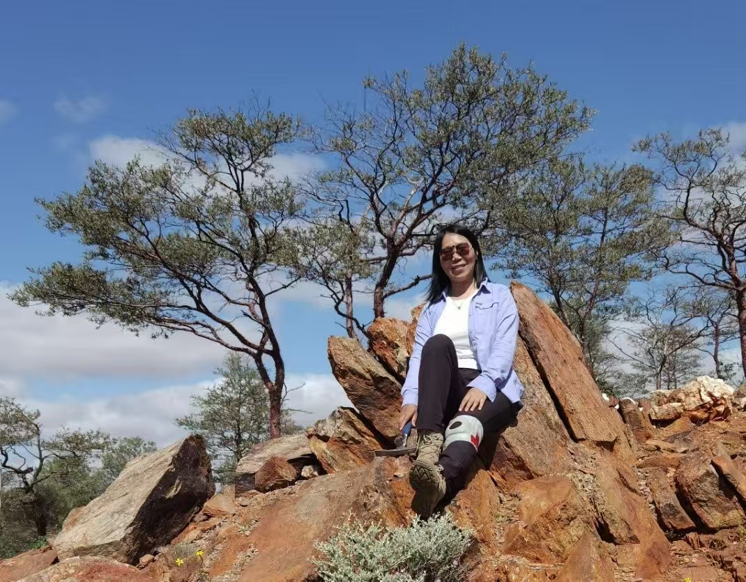 开云网页版登录入口创新论坛第二千一百一十八讲：深俯冲陆壳熔流体演化及其对折返动力学的贡献